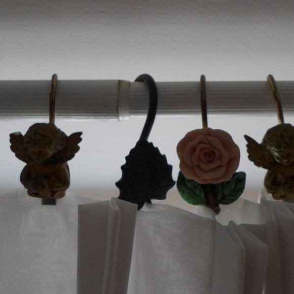 Shower Hooks Assortment - Picture 2 of 16